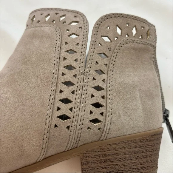 INDIGO RD Cadelen Taupe Perforated Fabric Block Heel Ankle Boots Zip NIB Sz 8 M - Picture 9 of 16